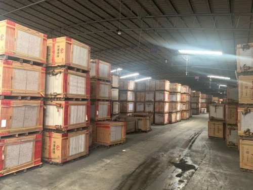 export-packed-ceramic-tile-crates-in-warehouse